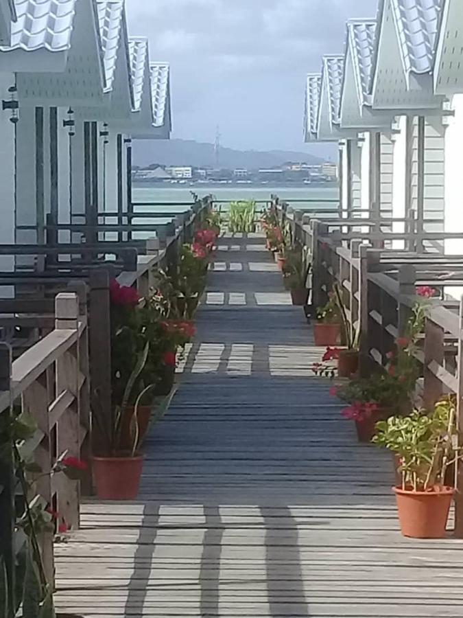 Shun Shun Water Bungalows Hotell Semporna Exteriör bild
