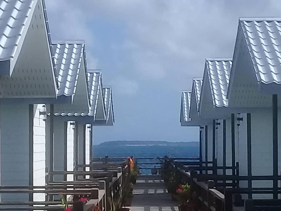 Shun Shun Water Bungalows Hotell Semporna Exteriör bild